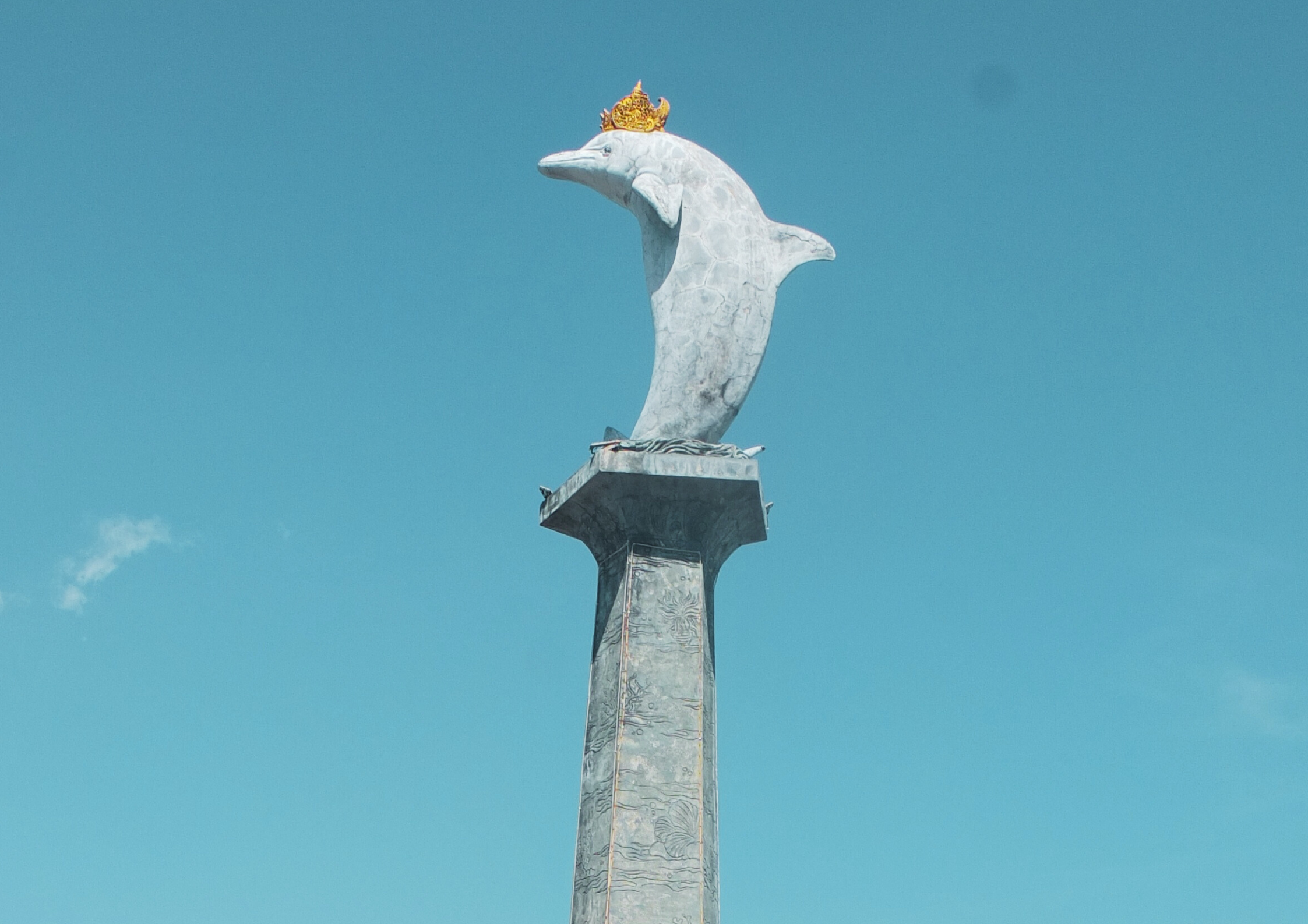 Dolphin statue in Lovina
