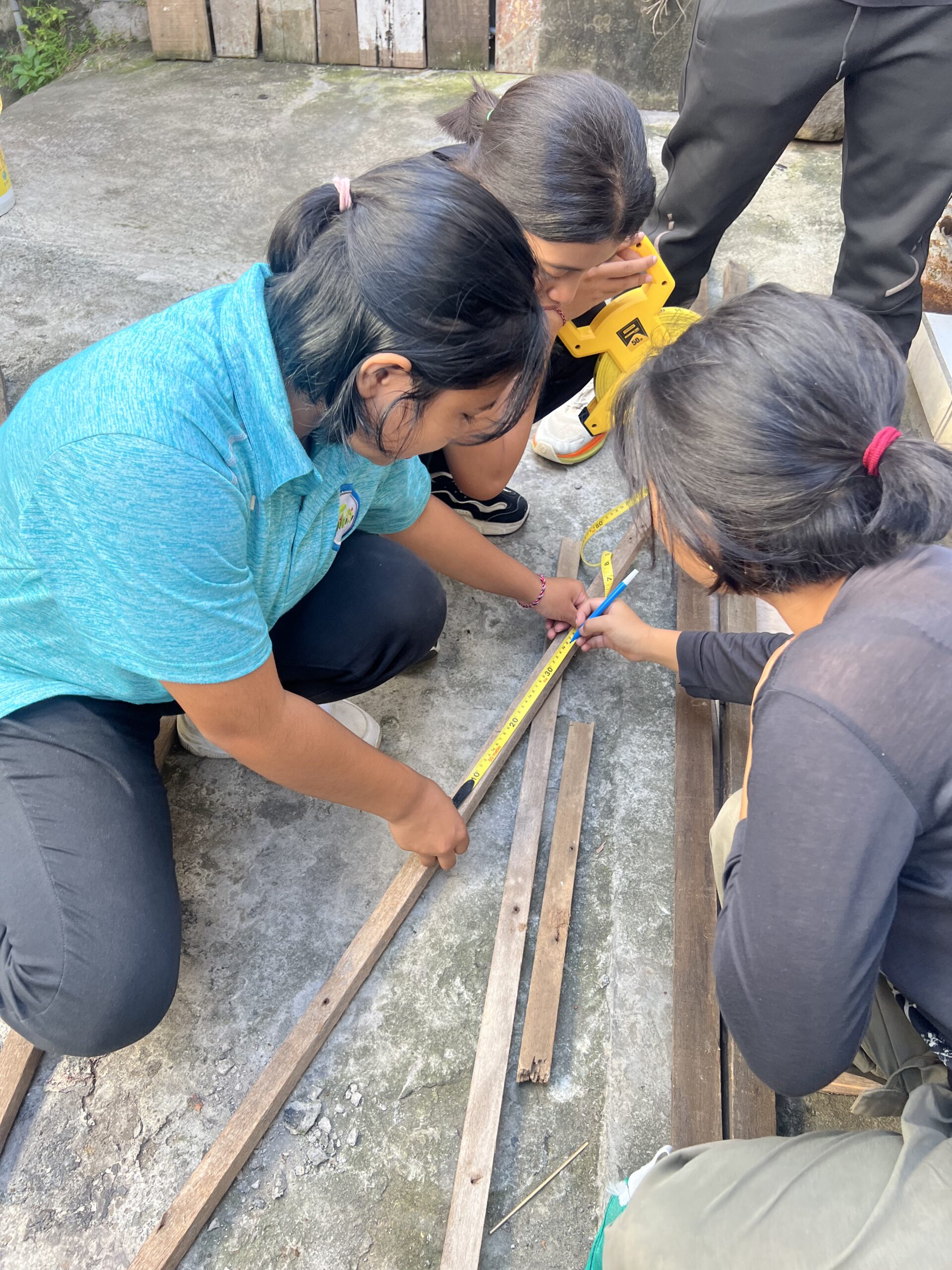 Building a BSF maggot cage with students from SMAN Bali Mandara 